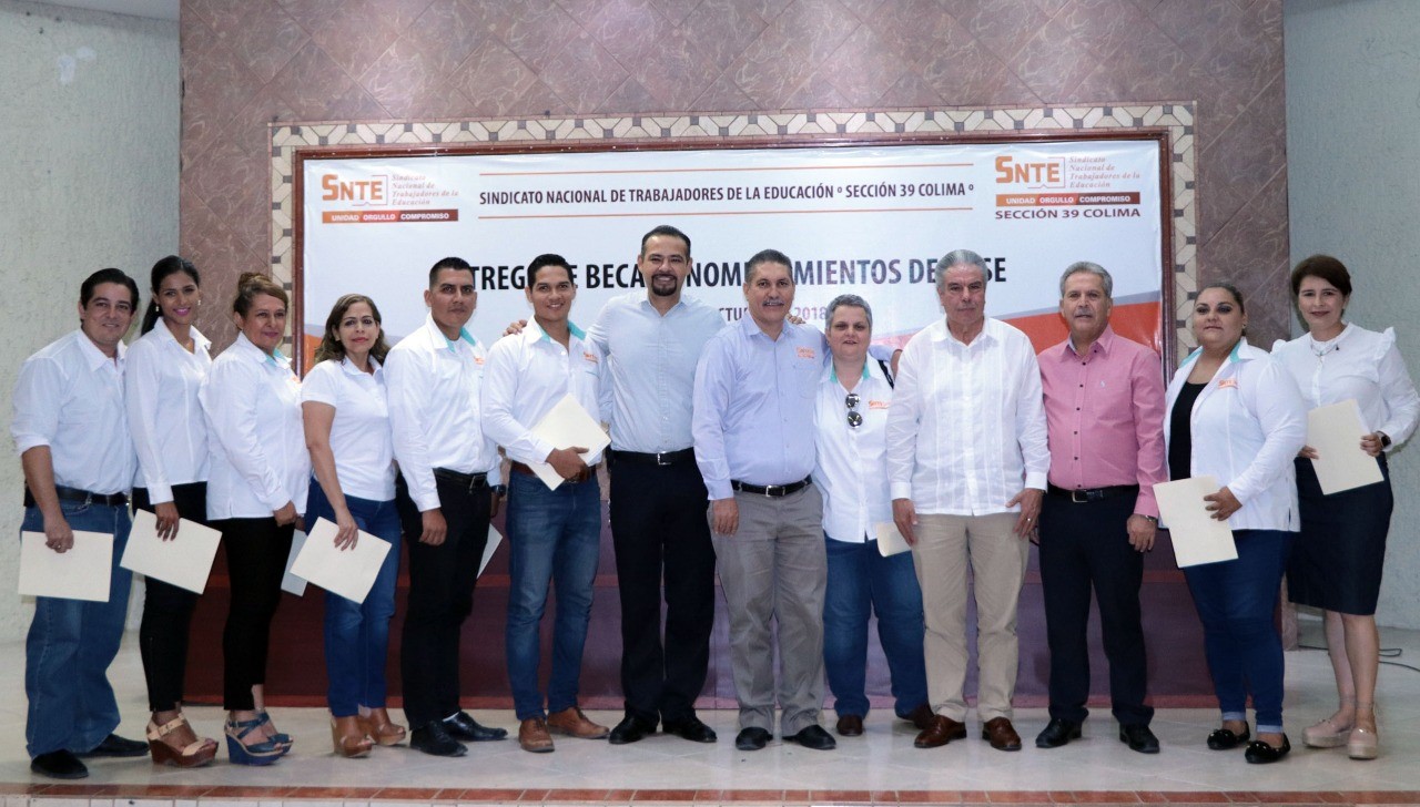 Gobierno Estatal Otorga Becas A Docentes Para Posgrados Revista